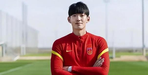 这位新援刚代表上港二队出战首秀，就打入精彩进球，曾是国少主力