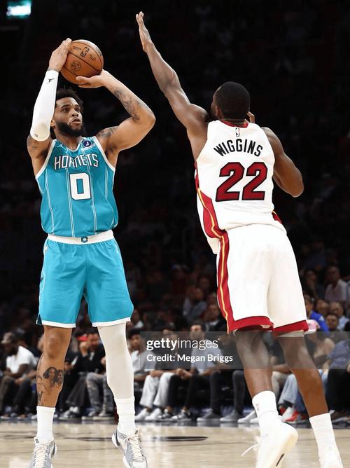 黄蜂这波赚翻了！主场连续9场爆满，三球带队狂胜国王44分