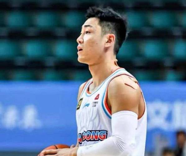 国字号后卫！高诗岩9中7砍下18分9助3断正负值+16