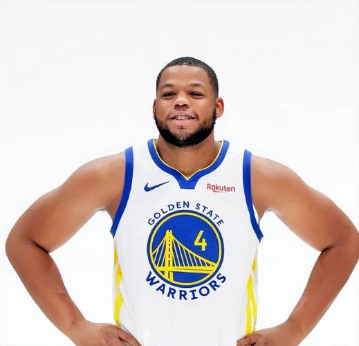 末节12分！记者：斯佩尔曼应该成为北京队第四节的外援人选