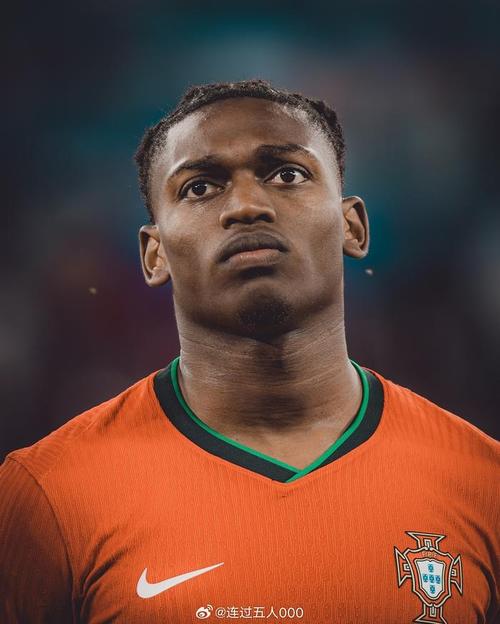 维耶里：莱奥踢得好时是世界最佳，踢得差时想立马把他卖掉