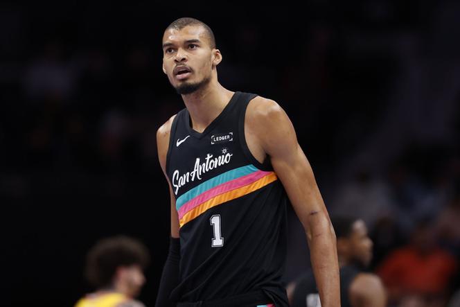 阿里纳斯：韦德本该有MVP&更多得分王但他为詹姆斯牺牲了数据