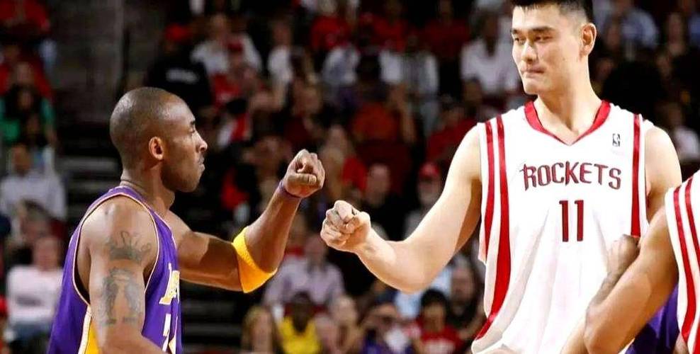 科比姚明是一个球队吗？科比和姚明是队友嘛？