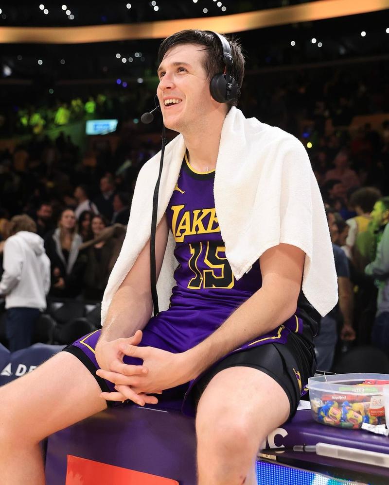 奥斯汀里弗斯湖人年薪，湖人球员里弗斯