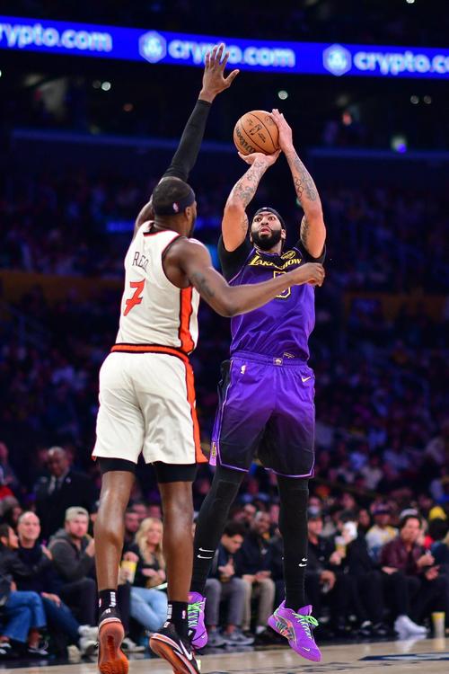 2004湖人vs活塞比分，2004年湖人vs活塞？