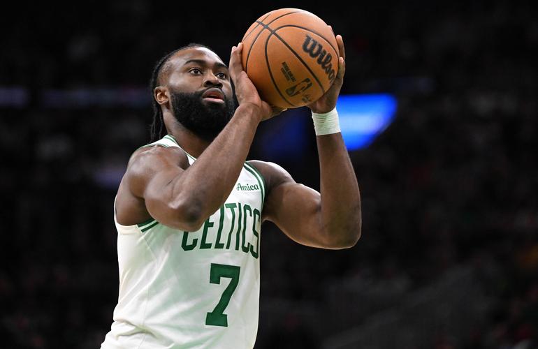 杰伦布朗的年龄？杰伦布朗出身？